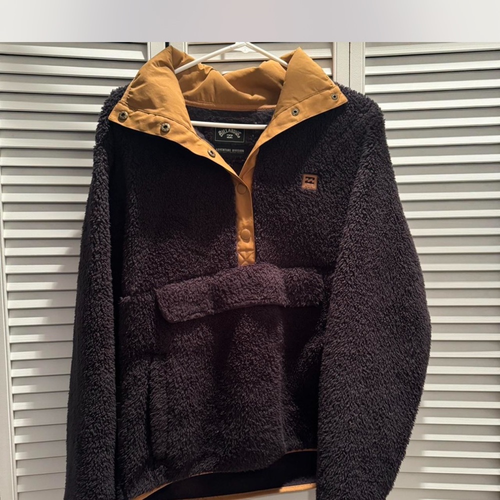 Billabong Black and Tan Fleece Pullover